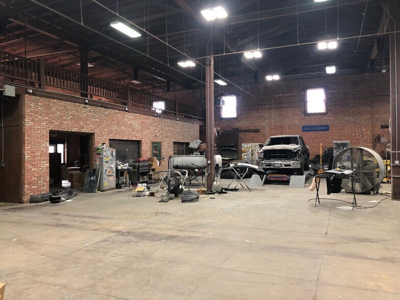 More Photos Of 310 S 9th St, Corsicana Manufacturing For Sale