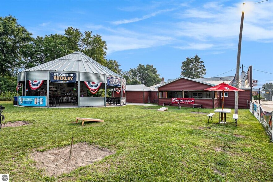 More Photos Of 116 W Wexford Ave, Buckley General Retail For Sale