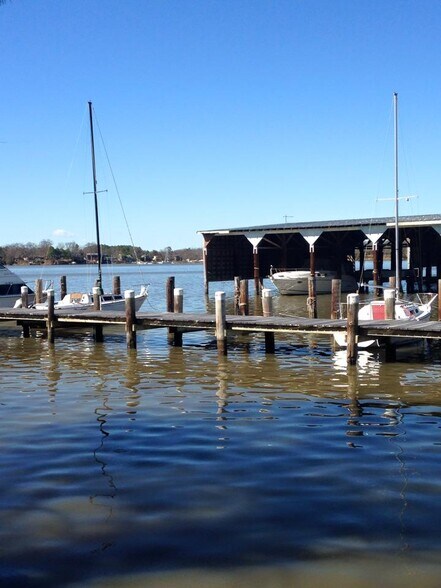 More Photos Of 277 Harbor View Cir, Colonial Beach Marina For Sale