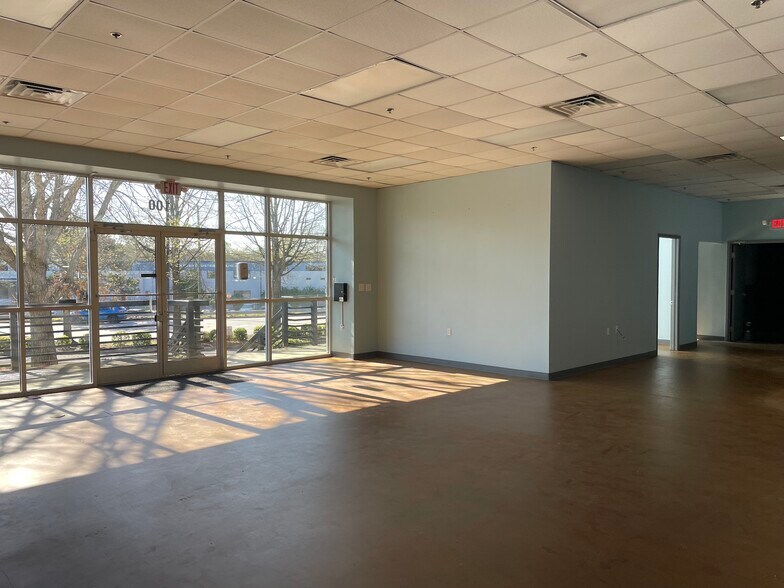 More Photos Of 2121 Atlantic Ave, Raleigh Light Manufacturing For Lease