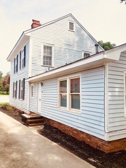 More Photos Of 172 N Main St, Madison Office Residential For Lease