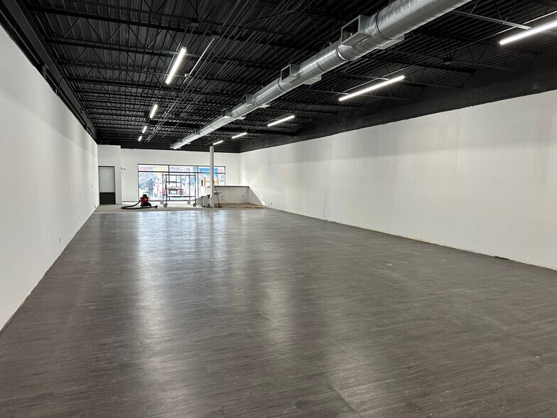 More Photos Of 1417-1431 S Hastings Way, Eau Claire Freestanding For Lease