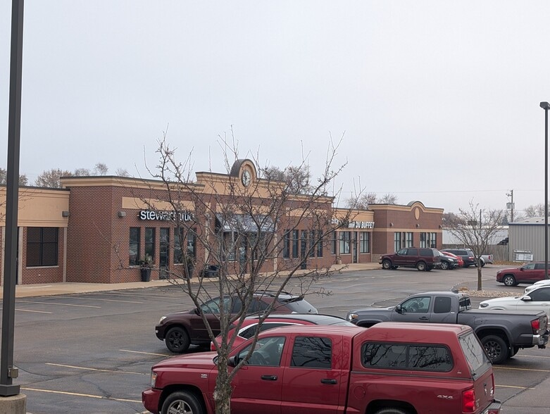 More Photos Of 1000 W Wisconsin Ave, Appleton Unknown For Lease