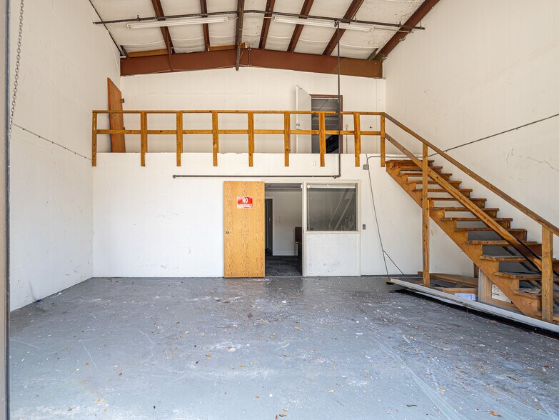 More Photos Of 1969 Corporate Sq, Longwood Light Manufacturing For Sale