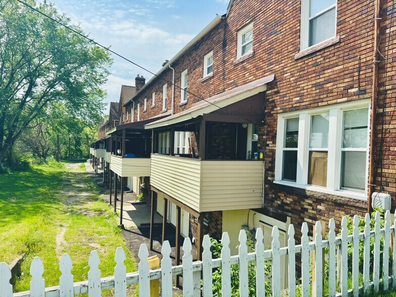 More Photos Of 25 Maynard Ct, Pontiac Apartments For Sale
