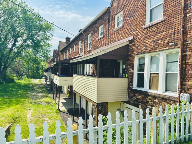 More Photos Of 25 Maynard Ct, Pontiac Apartments For Sale