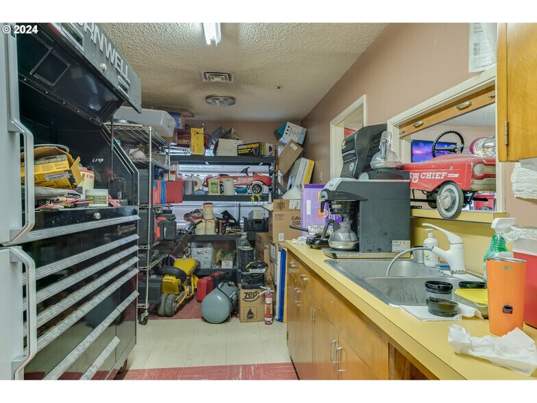 More Photos Of 22024 S Beavercreek Rd, Beavercreek Auto Repair For Sale