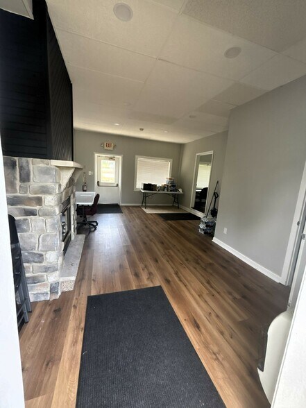 More Photos Of 906 Route 940, Pocono Lake Storefront Retail Office For Lease