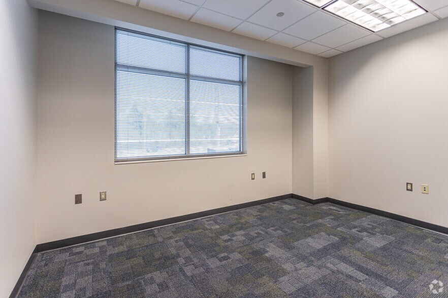 More Photos Of 575 Oak Ridge Tpke, Oak Ridge Office For Sale