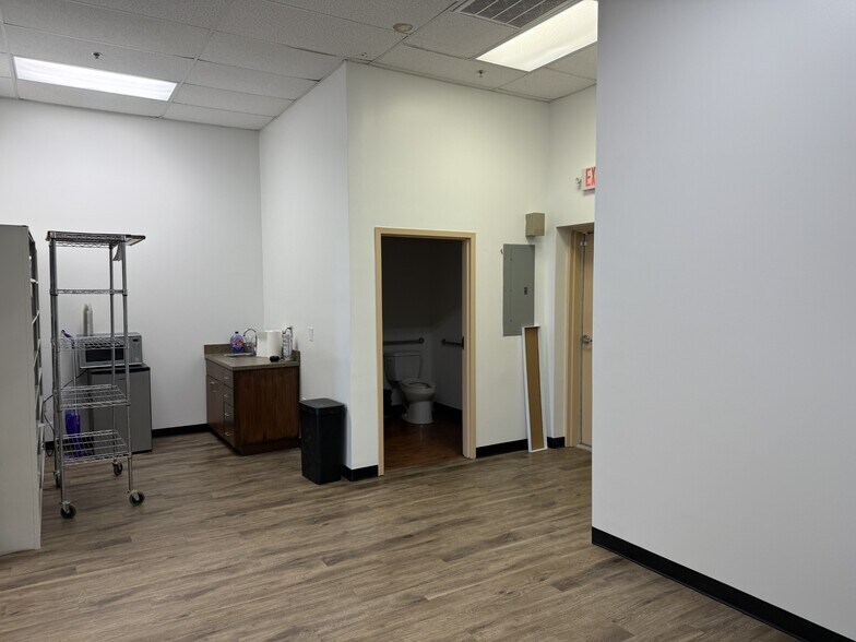 More Photos Of 3348 W Esplanade Ave, Metairie Freestanding For Lease
