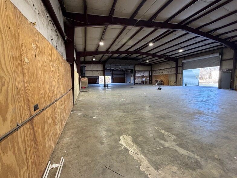 More Photos Of 1865 US 41 Hwy SW, Calhoun Industrial For Lease