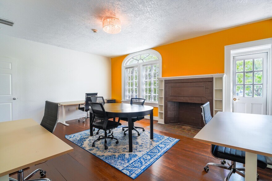 More Photos Of 2529 Central Ave, Saint Petersburg Coworking Space