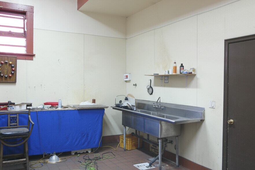 More Photos Of 111 E 5th St, Oxnard Storefront For Sale