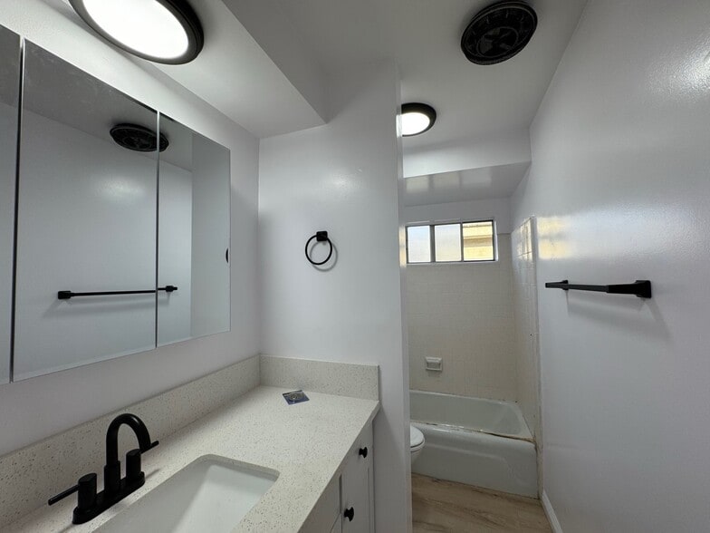 More Photos Of 11964 Kiowa Ave, Los Angeles Apartments For Sale