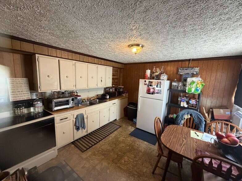 More Photos Of 26 Warren St, Aberdeen Multifamily For Sale