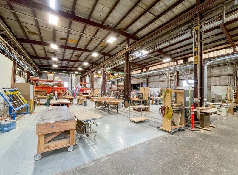 More Photos Of 2303 N Randolph Ave, Portland Manufacturing For Lease