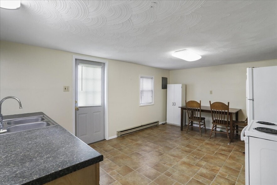 More Photos Of 341 Frederick St, Cumberland Apartments For Sale