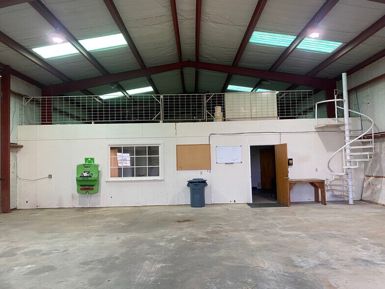 More Photos Of 8051 Seymour Hwy, Wichita Falls Warehouse For Lease