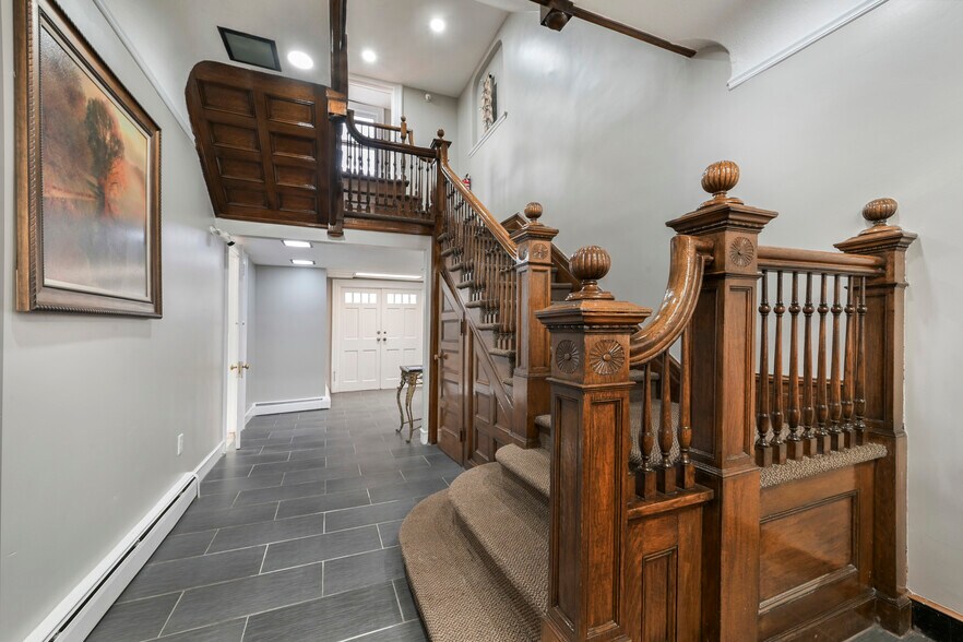 More Photos Of 295 Montgomery St, Bloomfield Office For Lease