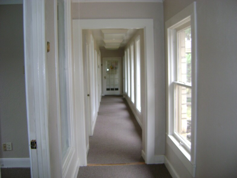 More Photos Of 13170 Pond Springs Rd, Austin Auto Repair For Sale