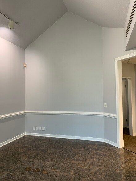 More Photos Of 8761 Perimeter Park Blvd, Jacksonville Office For Lease