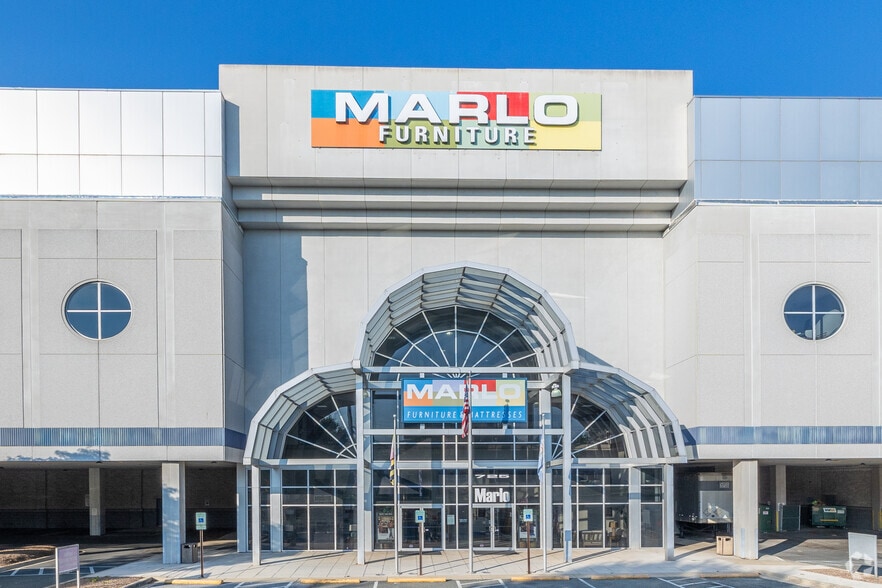 More Photos Of 725 Rockville Pike, Rockville Showroom For Lease