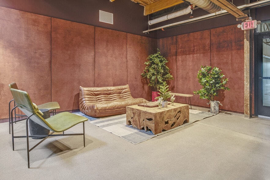 More Photos Of 1325 Quincy St NE, Minneapolis Loft Creative Space For Lease