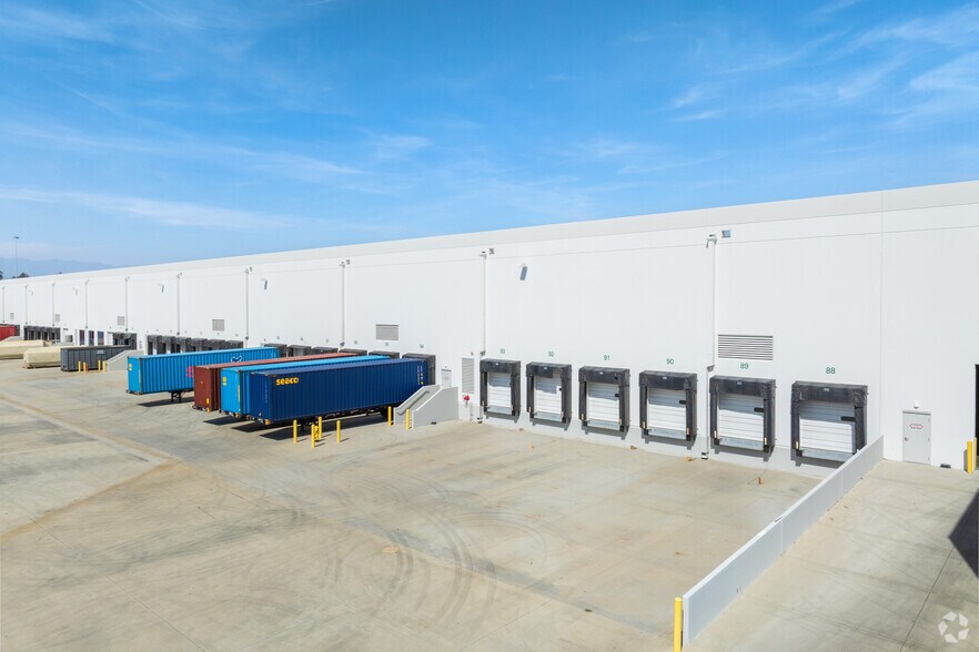 More Photos Of 18012 Slover Ave, Bloomington Distribution For Lease