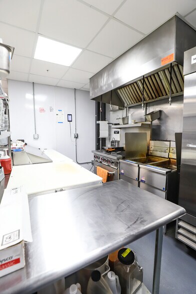 More Photos Of 109 S Main St, Gainesville Restaurant For Sale