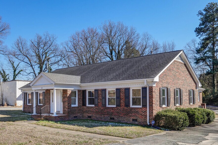 More Photos Of 601 W Harrison St, Reidsville Medical For Sale