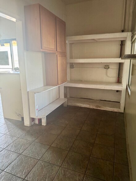 More Photos Of 200 Cecilia St, Alice Convenience Store For Lease