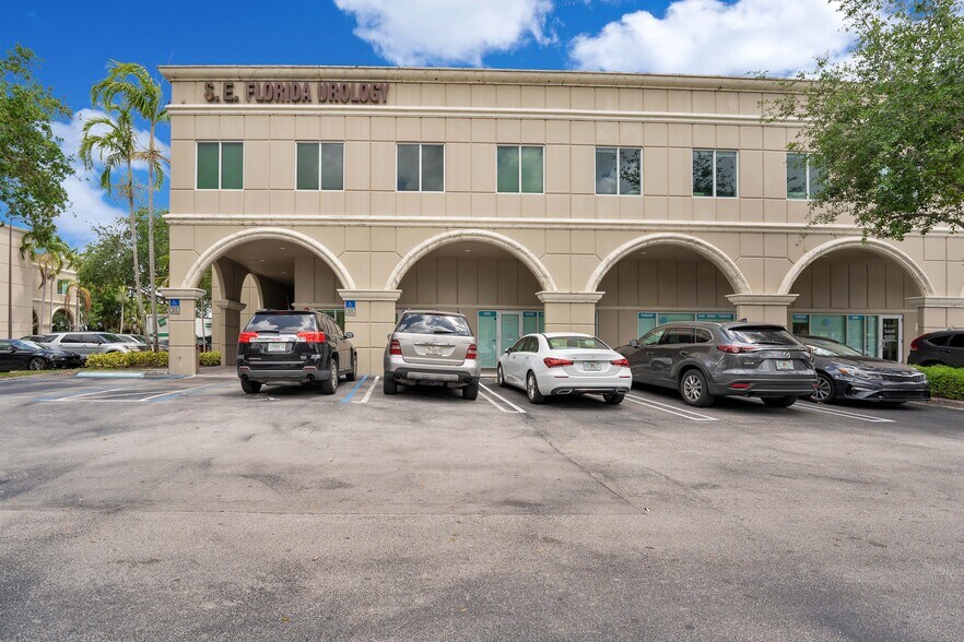 More Photos Of 400 N Hiatus Rd, Pembroke Pines Unknown For Lease