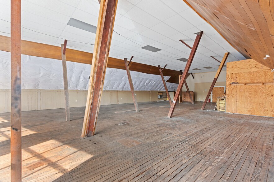 More Photos Of 111 Water St, Front Royal Loft Creative Space For Lease