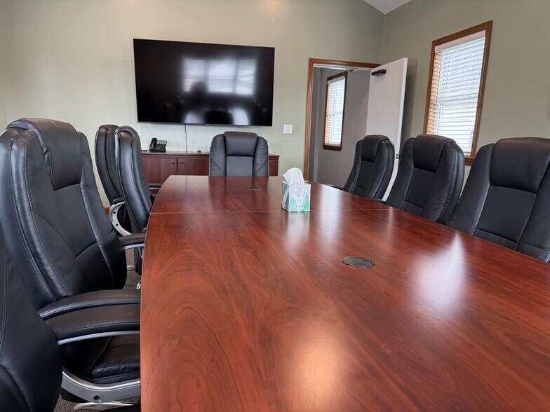 More Photos Of 624 E Main St, Lancaster Office For Lease