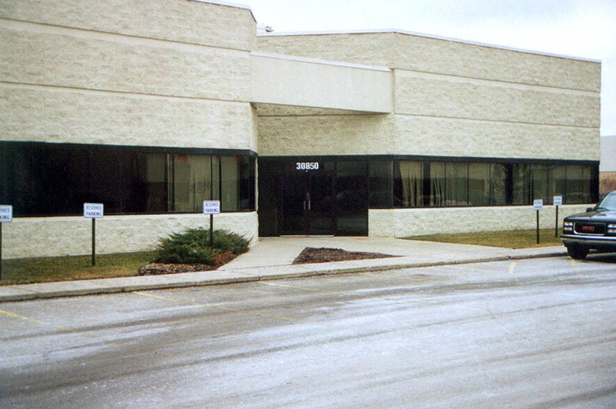More Photos Of 30850-30870 Stephenson Hwy, Madison Heights Flex For Lease