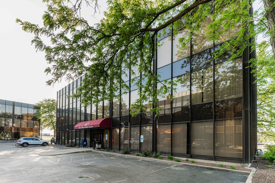 More Photos Of 62 Orland Square Dr, Orland Park Office For Sale
