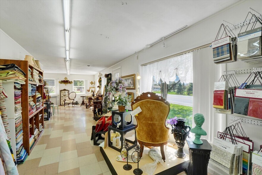 More Photos Of 2553 Roosevelt Ave, York Flex For Sale