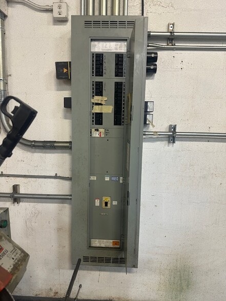 More Photos Of 13003 N 60th St, Clearwater Warehouse For Lease