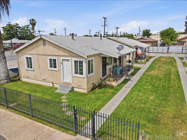More Photos Of 2212 Lake St, Bakersfield Apartments For Sale
