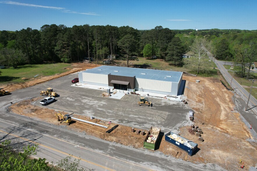 More Photos Of 16453 Vimy Ridge Rd, Alexander Storefront For Sale