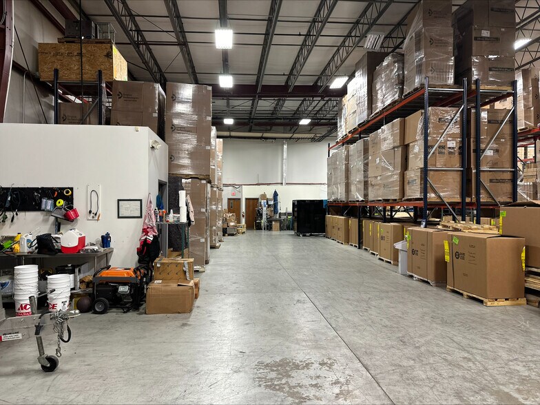More Photos Of 655 Dearborn Park Ln, Worthington Warehouse For Lease
