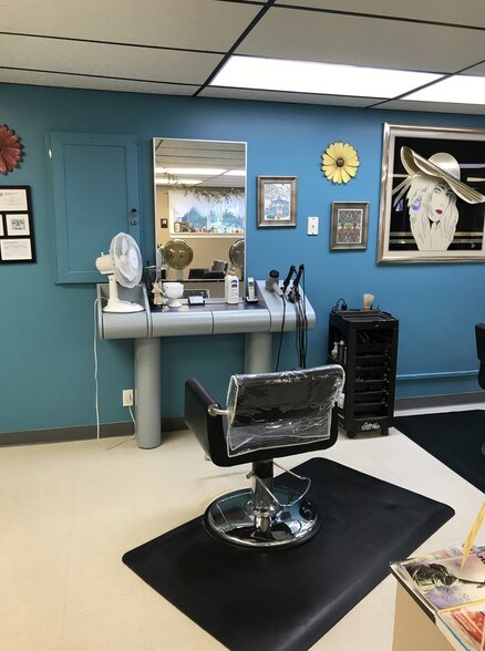 More Photos Of 1741 W Old Ridge Rd, Hobart Storefront Retail Office For Lease