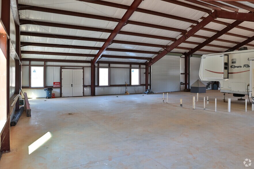 More Photos Of 2224 Gumlog Rd, Lavonia Light Manufacturing For Sale
