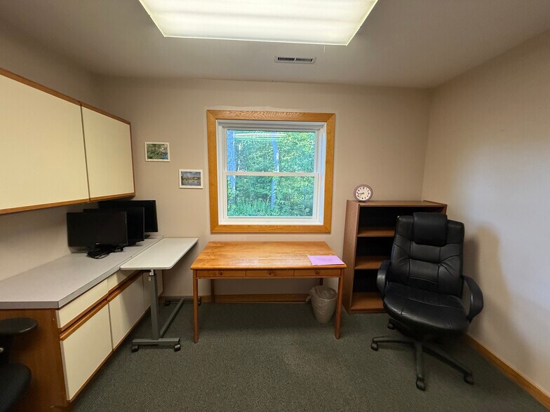 More Photos Of 8287-8289 Loop Rd, Baldwinsville Office For Lease