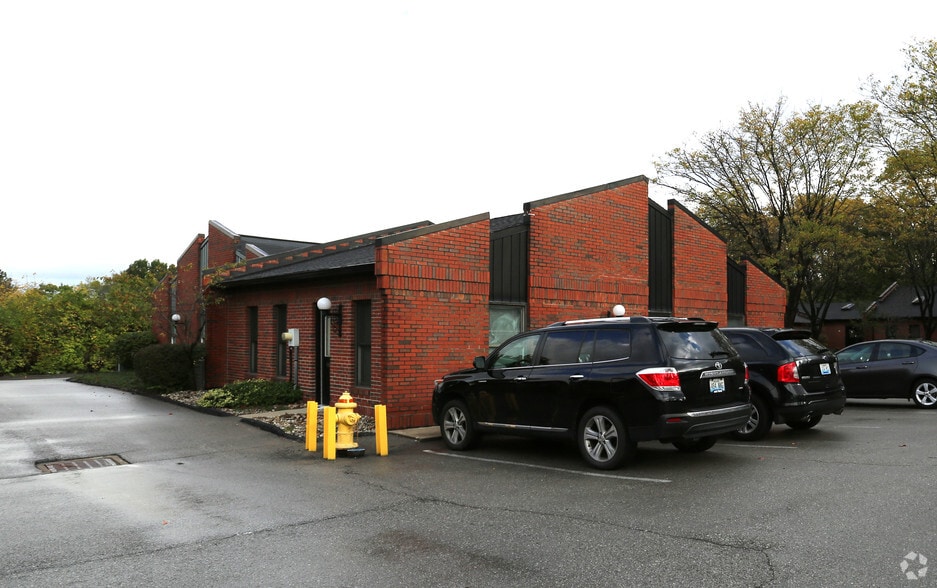 More Photos Of 20 N Grand Ave, Fort Thomas Office For Lease