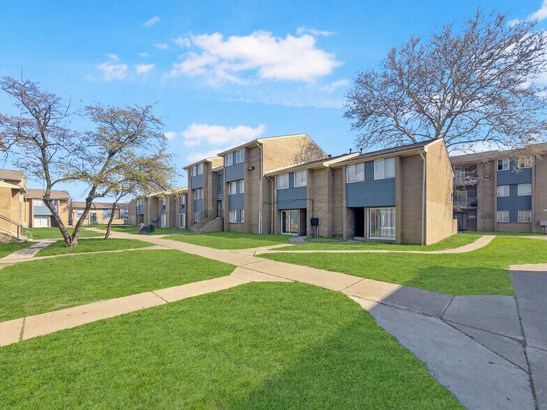 More Photos Of 806 Cherry St, Toledo Apartments For Sale