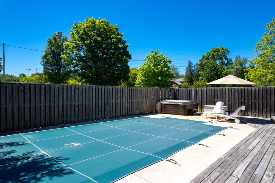 More Photos Of 719 New Hope Church Rd, Chapel Hill Veterinarian Kennel For Sale