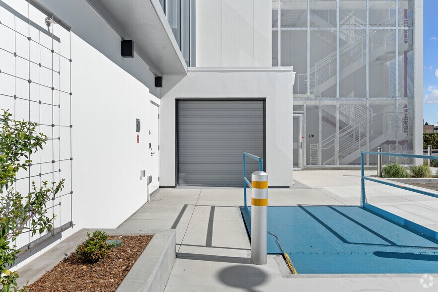 More Photos Of 777 Industrial Rd, San Carlos Research And Development For Lease