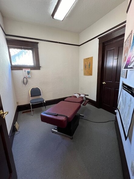 More Photos Of 1934 NE Broadway St, Portland Medical For Sale