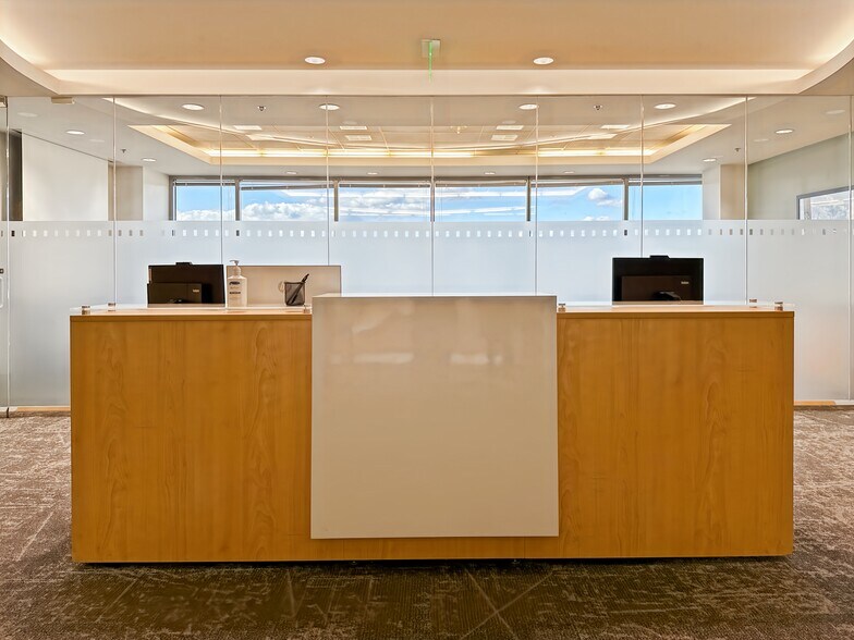 More Photos Of 6303 Owensmouth Ave, Woodland Hills Coworking Space